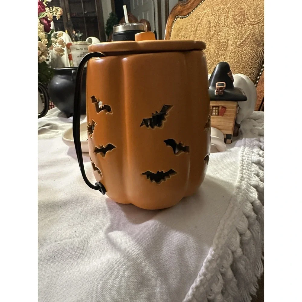 Huntington Home Halloween Pumpkin /Bat Wax Warmer